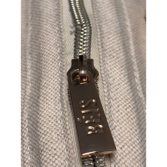 Beis The Weekender in Beige  -Flaw - Picture 4 of 6